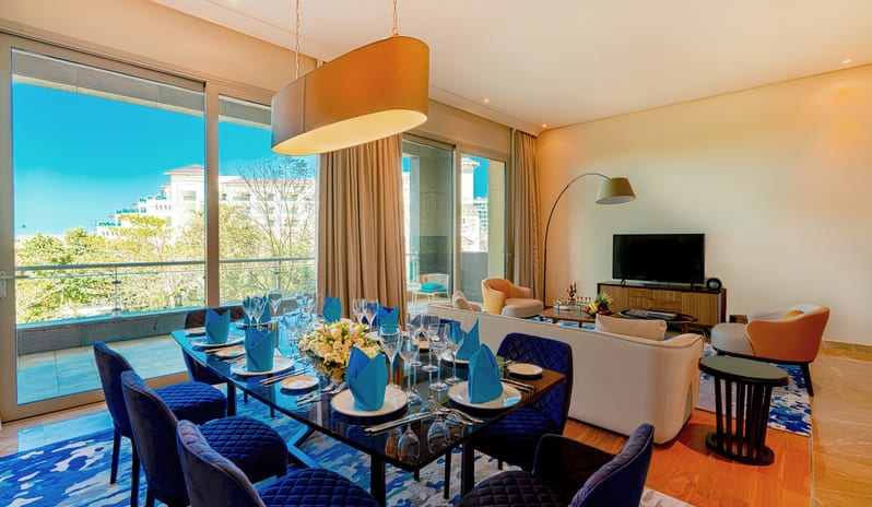 RTPmiddle-east-holidays-dubai-rixos-the-palm-dubai-hotel-and-suites-hotel-three-bedroom-family-suite-livingroom